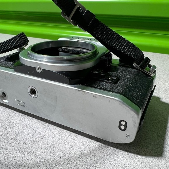 Canon AE-1 35mm SLR Film Camera Body Vintage Silver Black Japan 2386617 - Picture 12 of 14